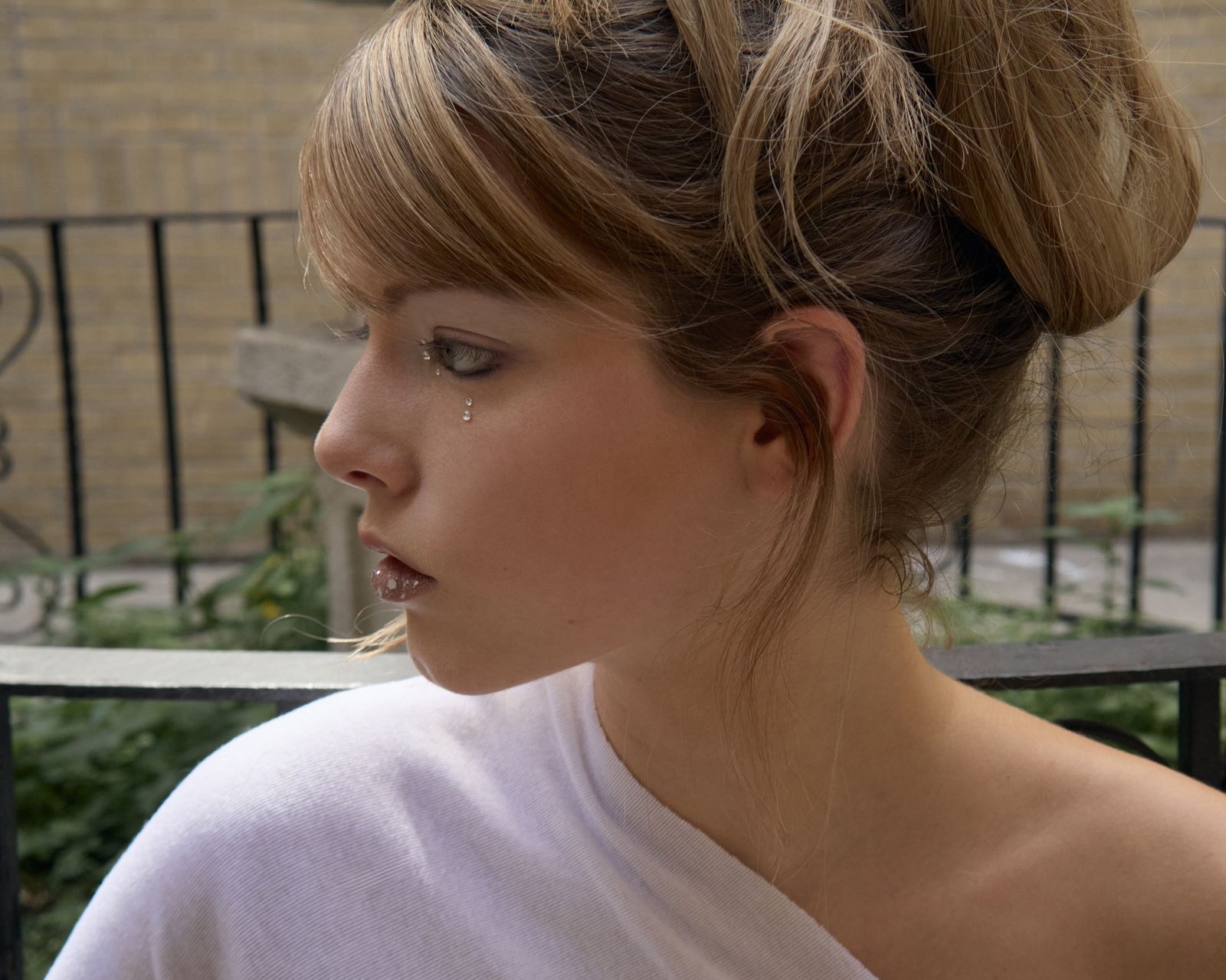 Profile with glitter at the eye